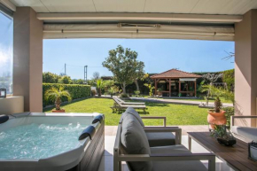 Sea Breeze & Nature villa ,near the sea, luxury jagguzi and spa private garden